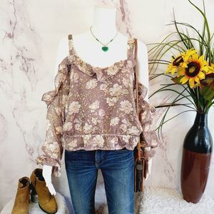 American Eagle Outfitters beautiful cutout shoulder blouse